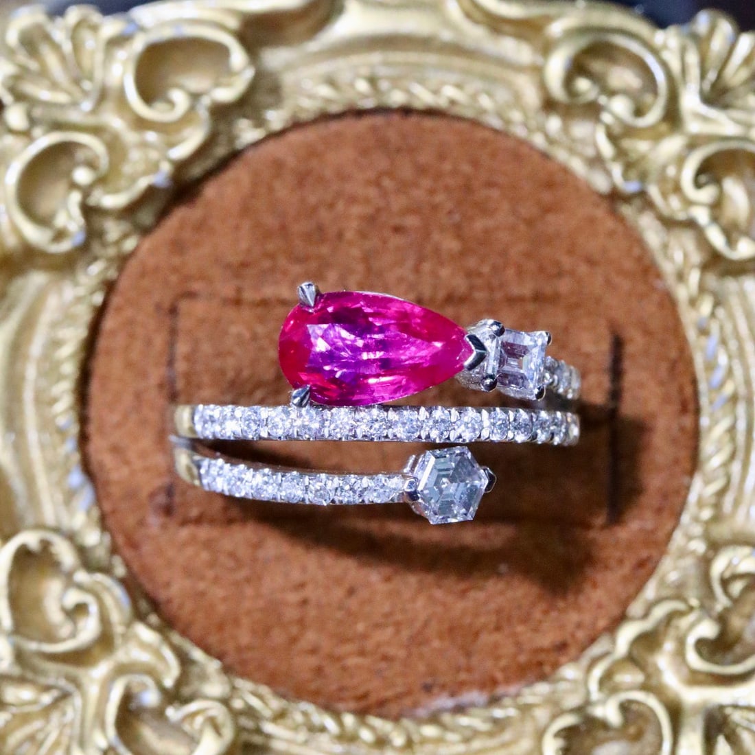 14k Gold 1.25 Ctw Natural Ruby & Diamond Ring: Ref:231120299 // gold content:14k gold // ring size:7. 25us // // main gemstone:ruby // shape:pear // carat weight:1. 02ct // color:red // treatment:natural // // adjacent gemstone 2 : diamond //