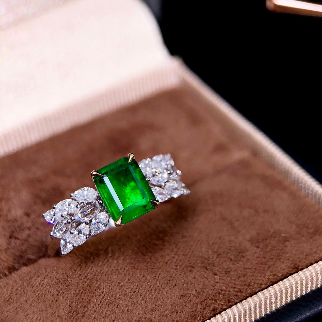 14k Gold 2.07 Ctw Vivid Green Natural Emerald & Diamond Ring: Ref:231120310 // gold content:14k gold // ring size:7. 25us // // main gemstone:emerald // shape:octagonal // carat weight:1. 31ct // color:vivid green // treatment:natural // // adjacent gemstone