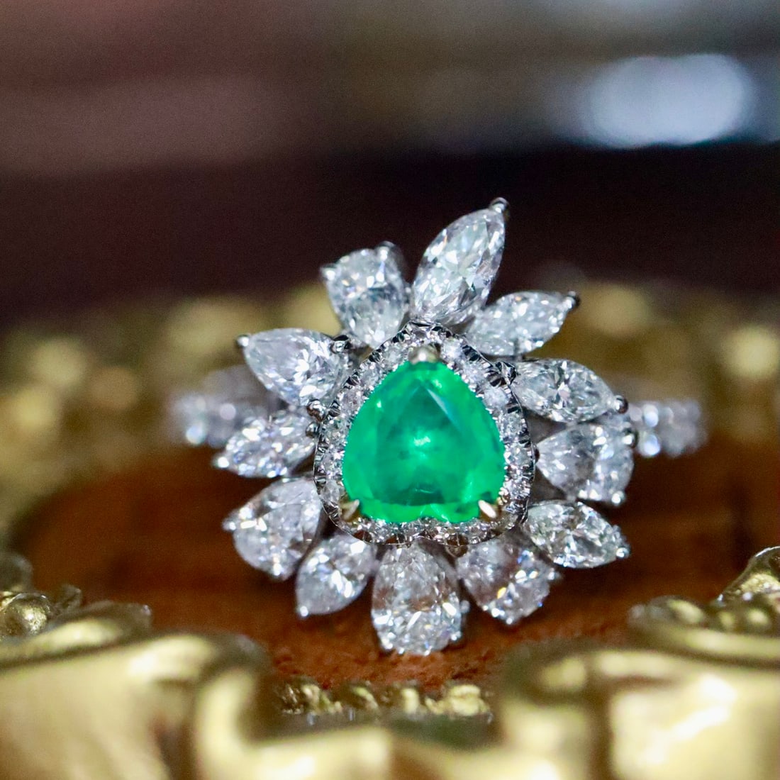 14k Gold 1.59 Ctw Natural Emerald & Diamond Ring: Ref:231120317 // gold content:14k gold // ring size:7. 25us // // main gemstone:emerald // shape:heart // carat weight:0. 39ct // color:green // treatment:natural // // adjacent gemstone 2 :