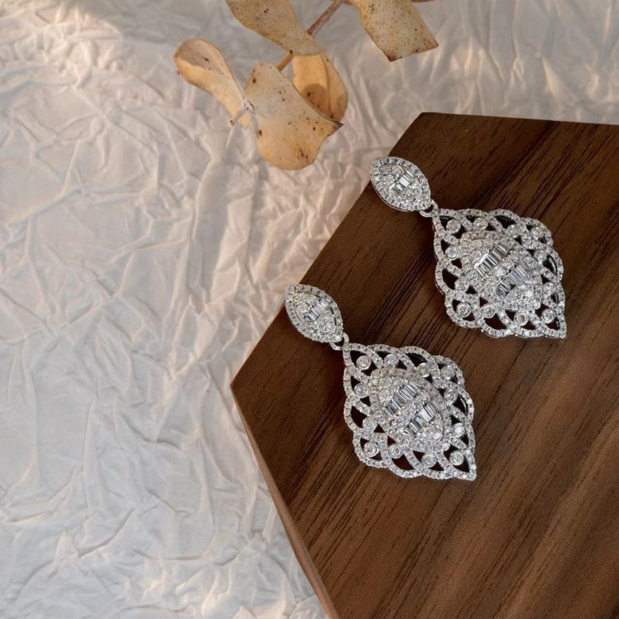 14k Gold 1.5 Ct Natural H Diamond Earrings: Ref:231120320 // gold content:14k gold // main gemstone:diamond // shape:multiple // carat weight:1. 5ct // clarity grade:vs-si // color:h // treatment:natural // Condition: New Low Estimate: 6200.00
