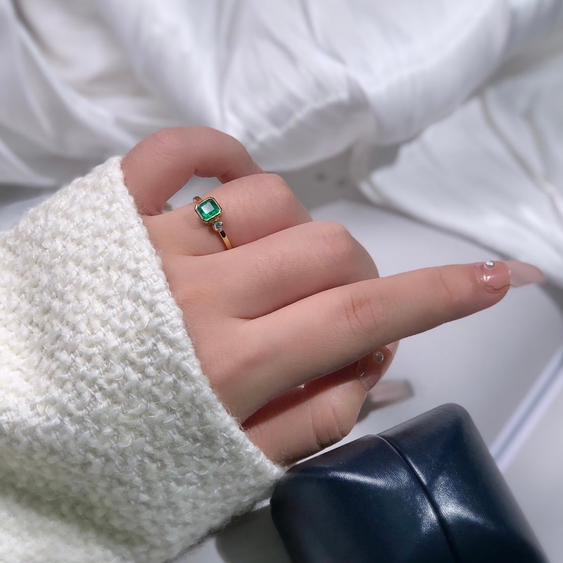 14k Gold 0.6 Ct Vivid Green Natural Emerald & Diamond Ring - 5