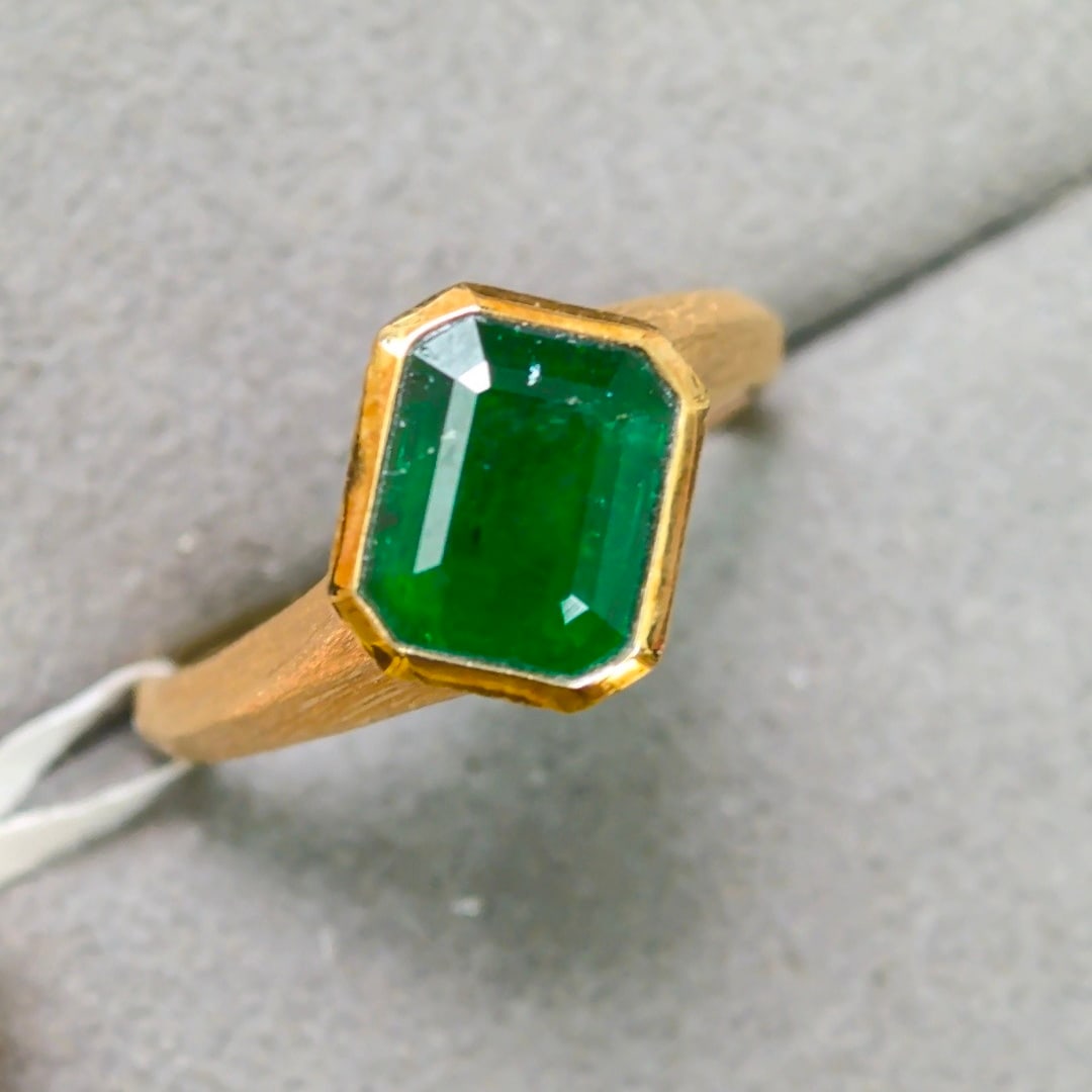 14k Gold 1.59 Ct Vivid Green Natural Emerald Ring - 6
