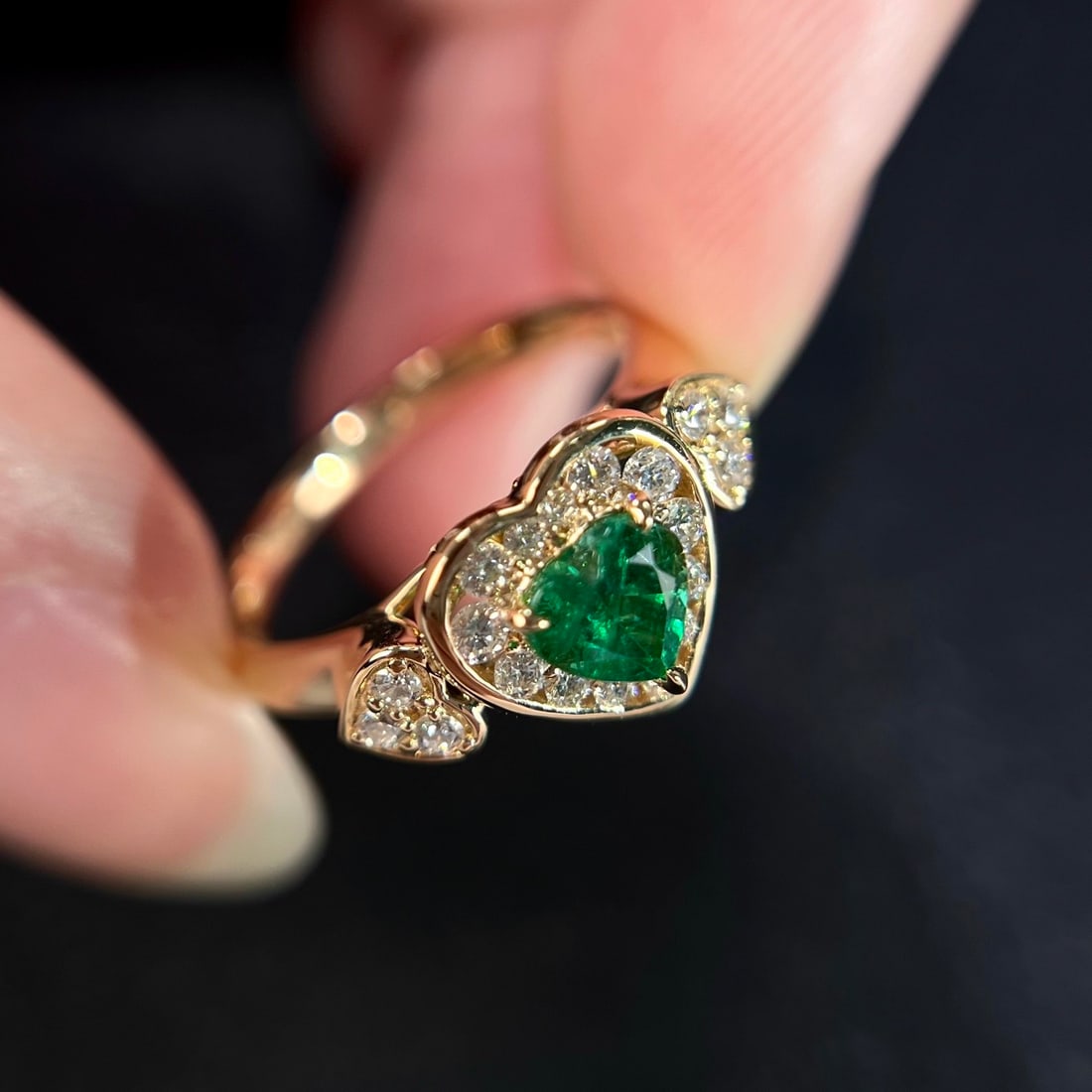 14k Gold 0.88 Ctw Vivid Green Natural Emerald & Diamond Ring - 4