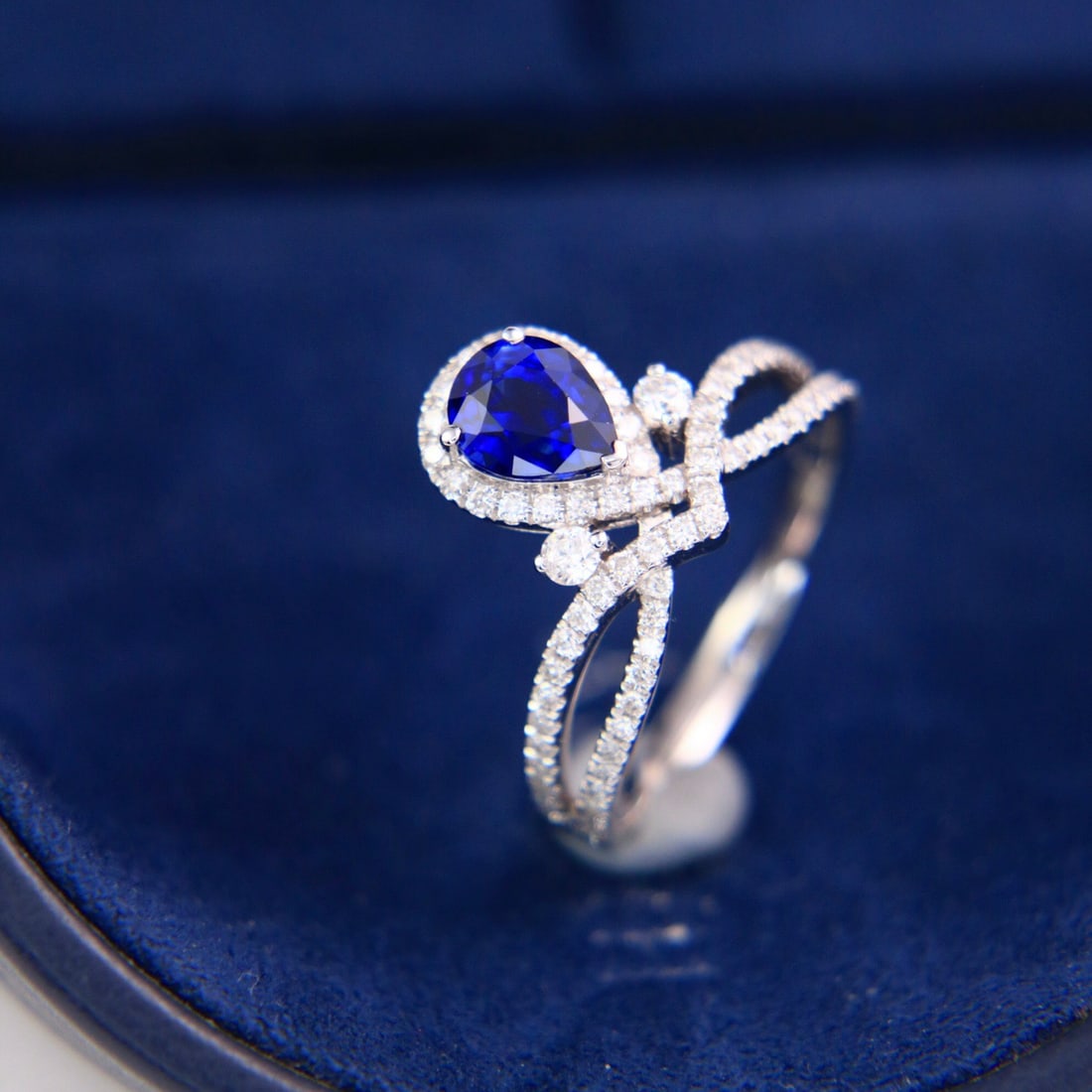 14k Gold 1.53 Ctw Vivid Blue Natural Sapphire & Diamond Ring - 4