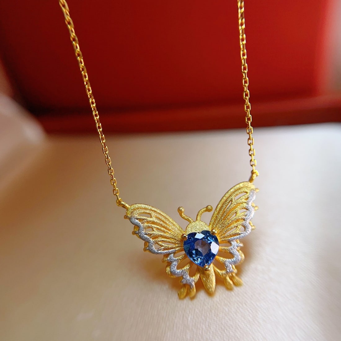 14k Gold 0.68 Ct Natural Sapphire Necklace - 2