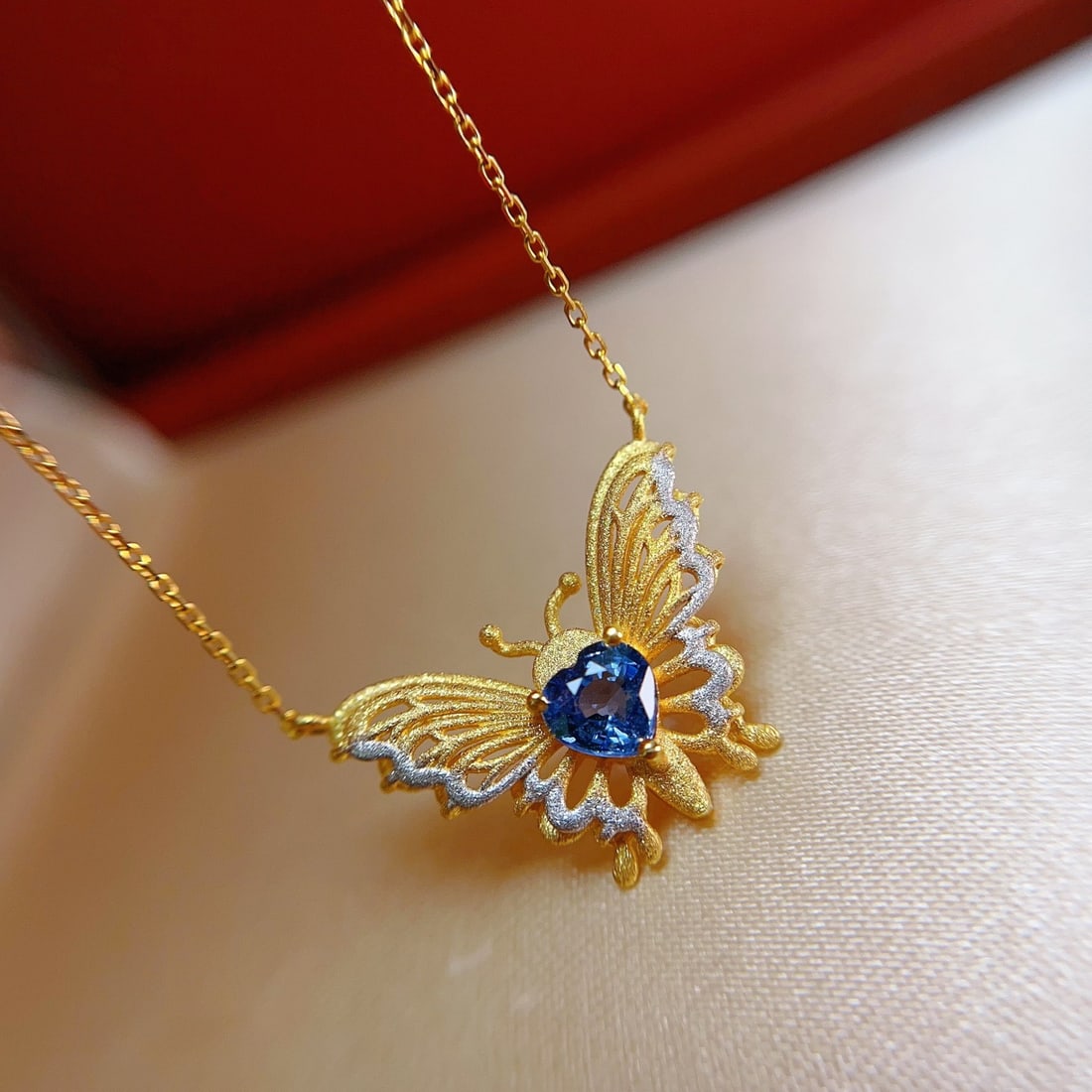 14k Gold 0.68 Ct Natural Sapphire Necklace - 5