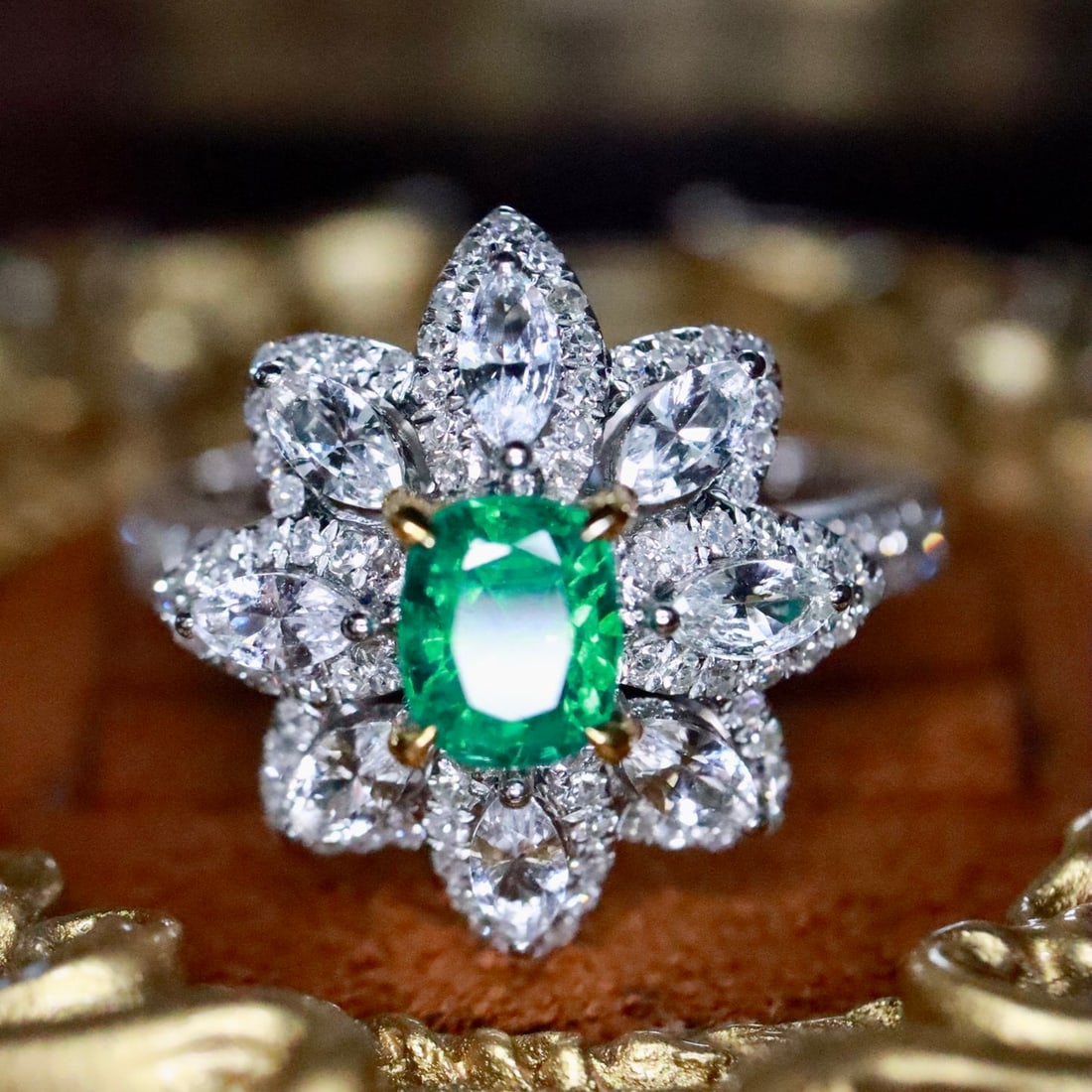 14k Gold 1.06 Ctw Natural Emerald & Diamond Ring (1 of 7)