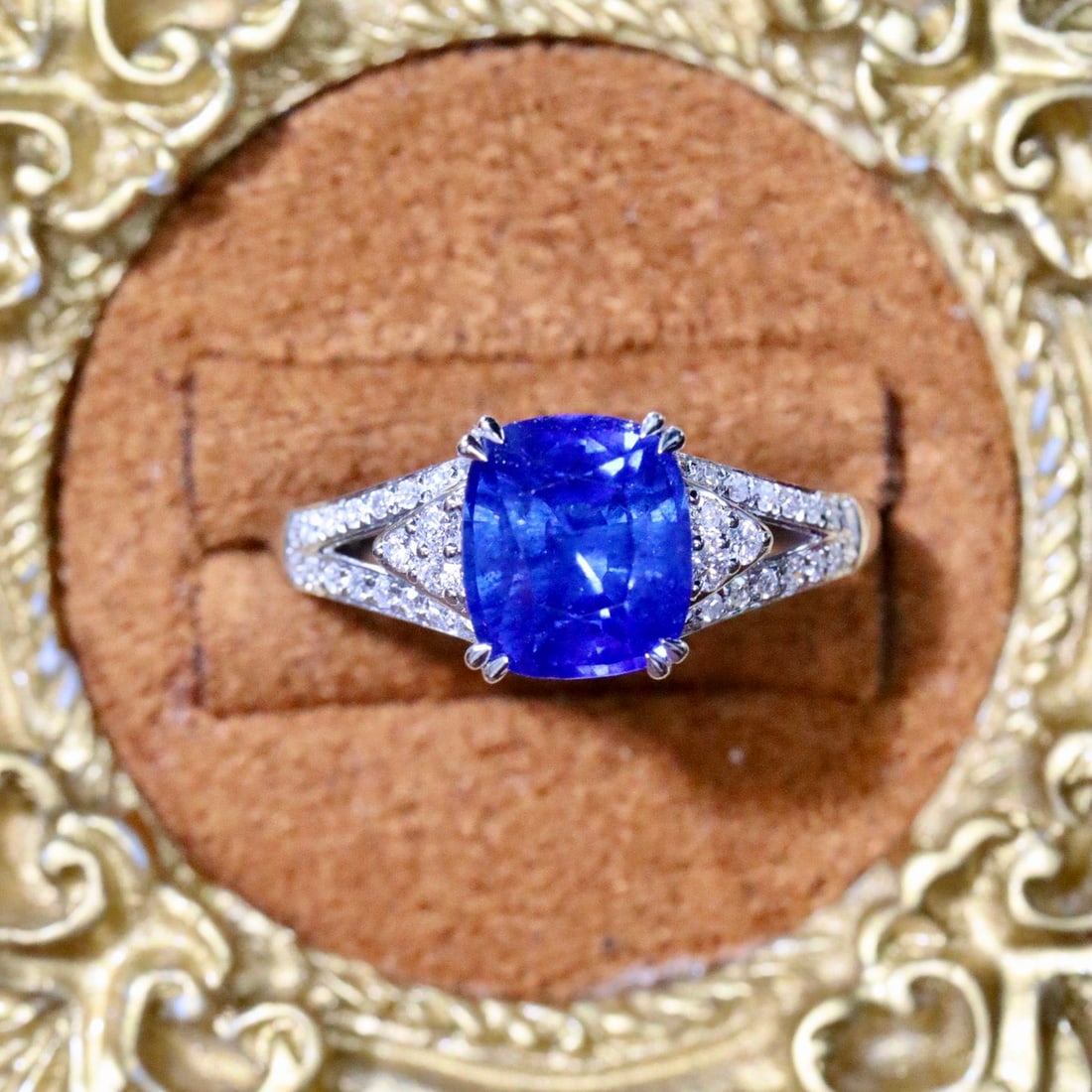 14k Gold 2.12 Ctw Natural Sapphire & Diamond Ring: Ref:231120398 // gold content:14k gold // ring size:7. 25us // // main gemstone:sapphire // shape:cushion // carat weight:1. 95ct // color:blue // treatment:natural // // adjacent gemstone 2 :