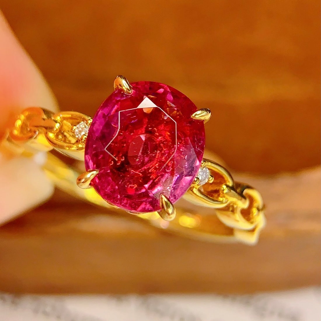 14k Gold 2.8 Ct Natural Tourmaline & Diamond Ring: Ref:231120407 // gold content:14k gold // ring size:7. 25us // // main gemstone:tourmaline // shape:oval // carat weight:2. 8ct // color:red // treatment:natural // // adjacent gemstone 2 : diamond //