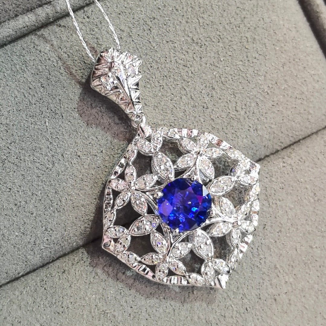 14k Gold 1.42 Ctw Natural Sapphire & Diamond Pendant( Without Chain ): Ref:231120408 // gold content:14k gold // main gemstone:sapphire // shape:round // carat weight:1. 08ct // color:blue // treatment:natural // cut grade:g // // adjacent gemstone 2 : diamond //