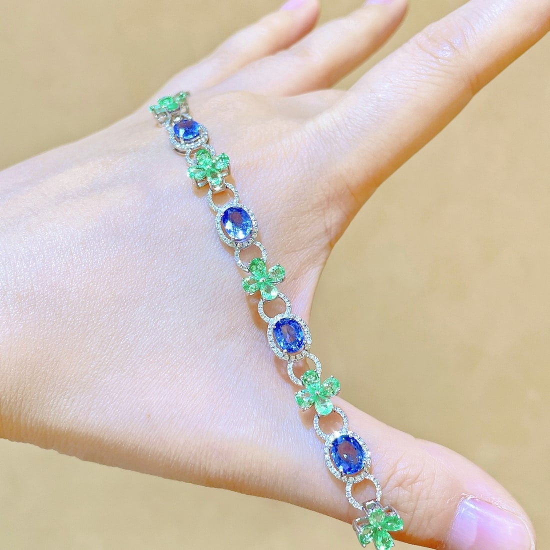 14k Gold 6.86 Ctw Natural Sapphire & Emerald Bracelet - 5