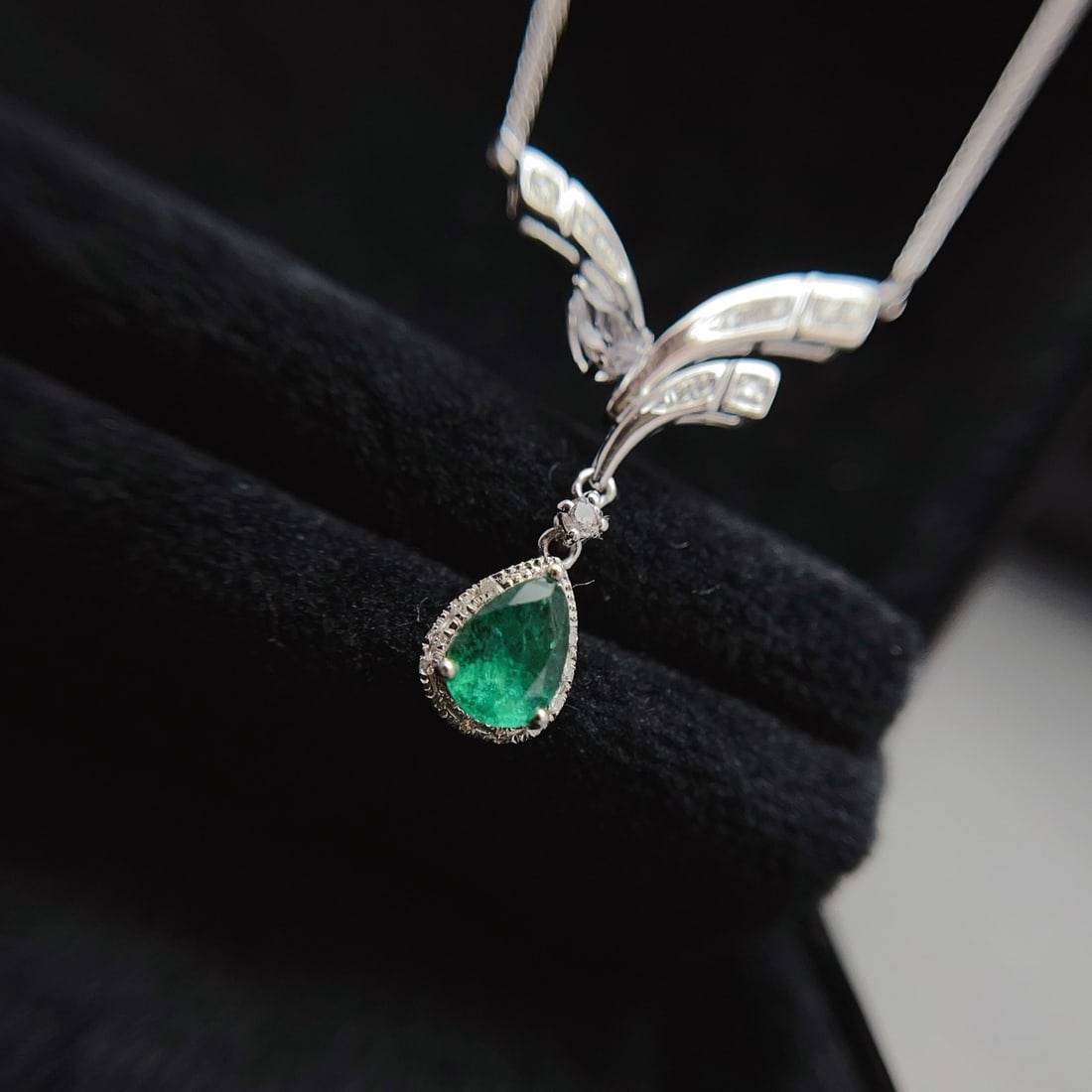 14k Gold 0.70 Ct Natural Emerald & Diamond & Sapphire Necklace - 2