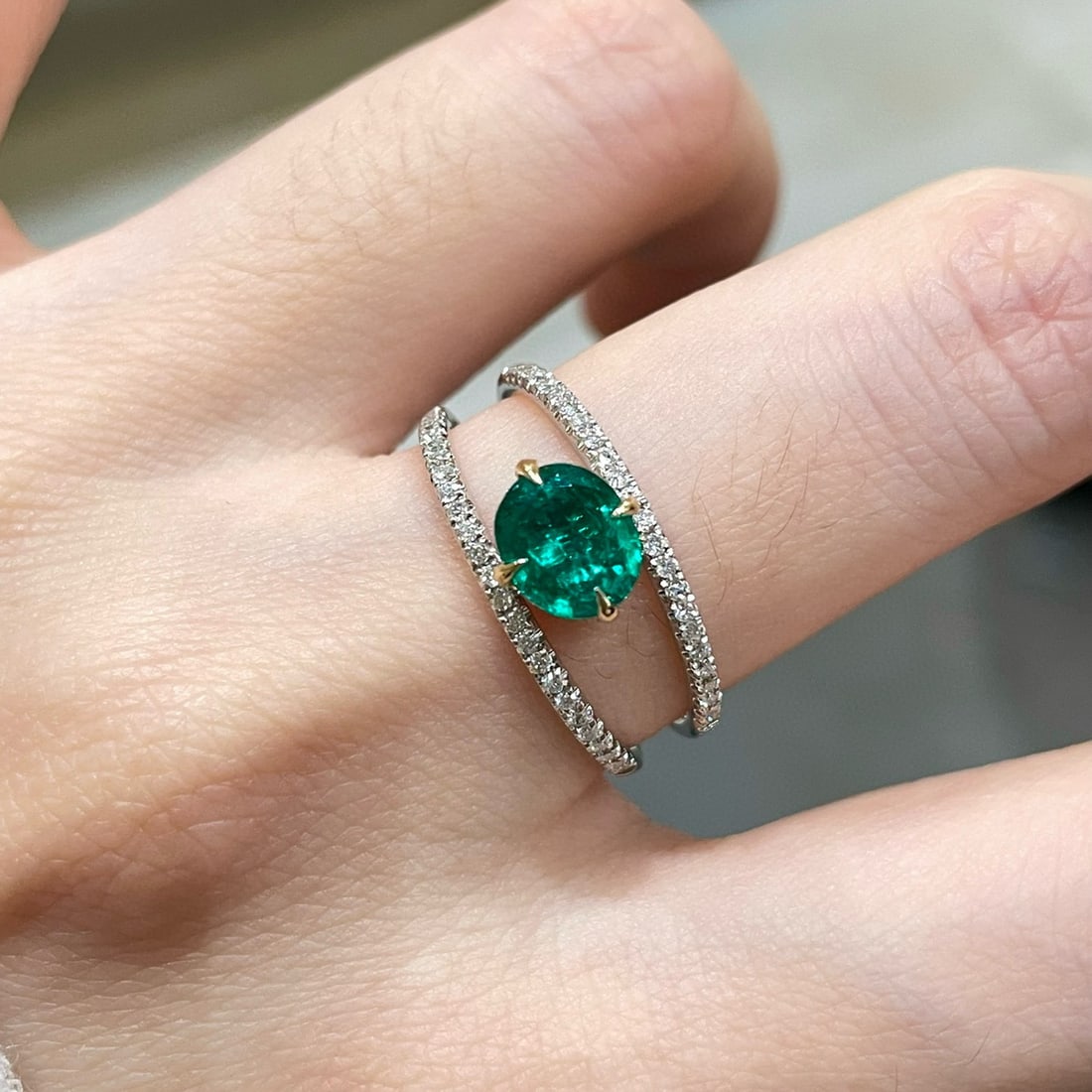 14k Gold 1 Ct Vivid Green Natural Emerald & Diamond Ring - 2