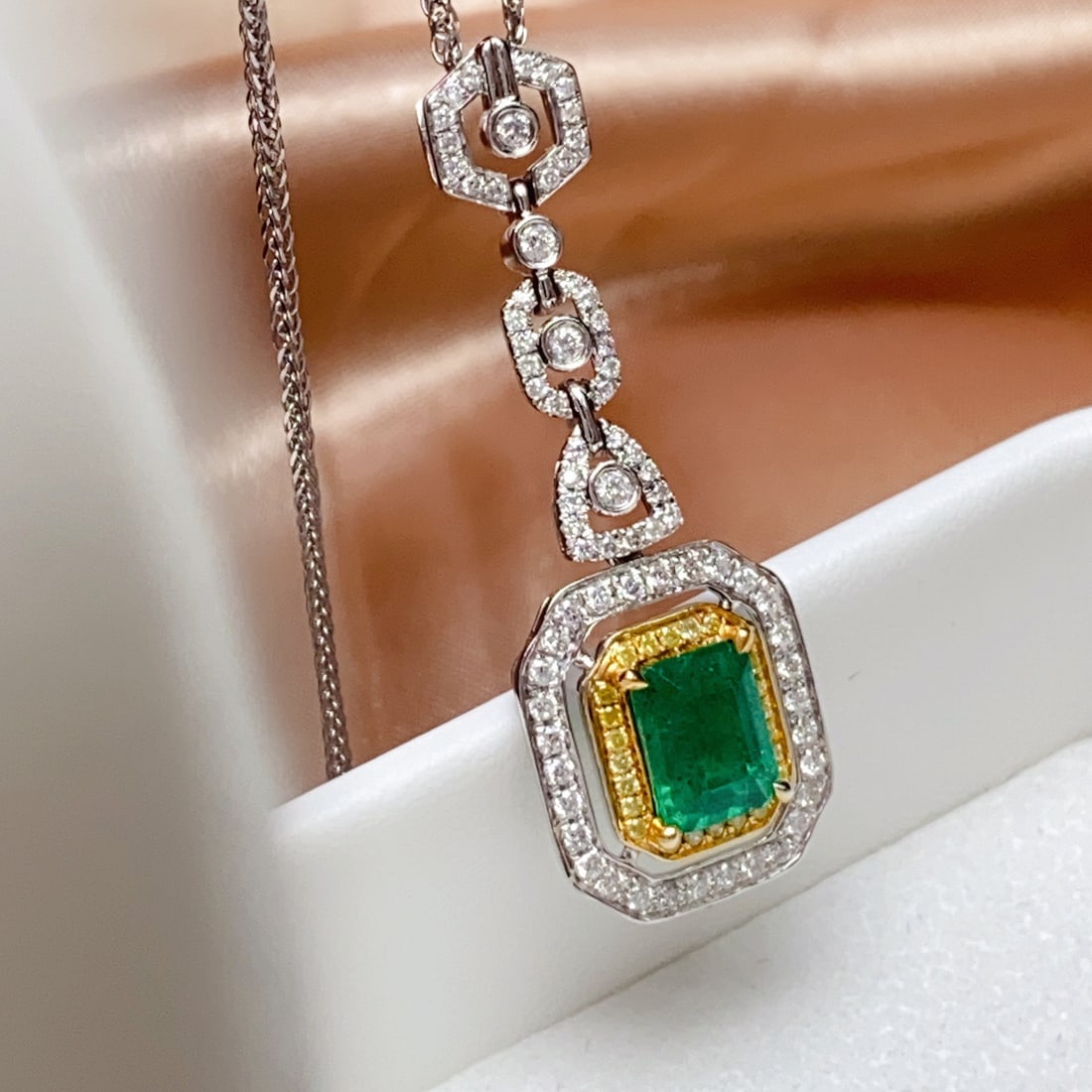 14k Gold 1.55 Ct Vivid Green Natural Emerald & Diamond Pendant( Without Chain ) - 4