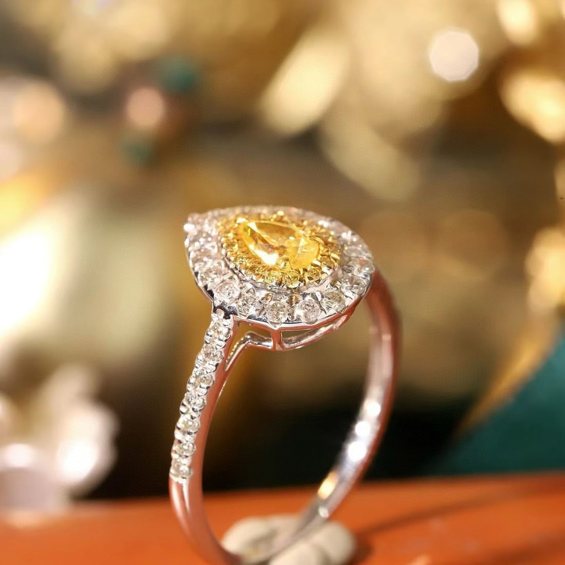 14k Gold 0.82 Ctw Natural Yellow Diamond & Diamond Ring - 6