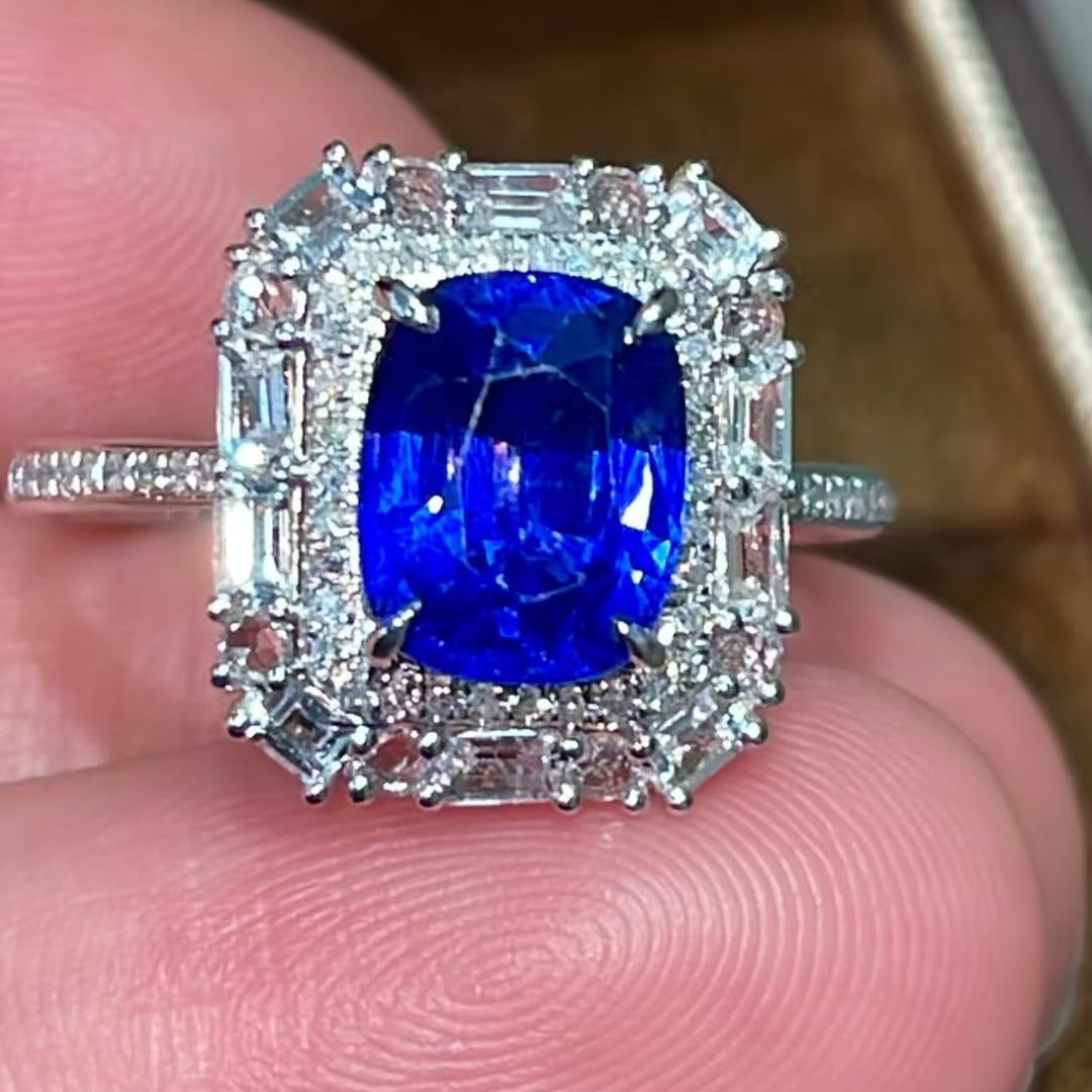 14k Gold 2.5 Ct Natural Sapphire & Diamond & Sapphire Ring - 2