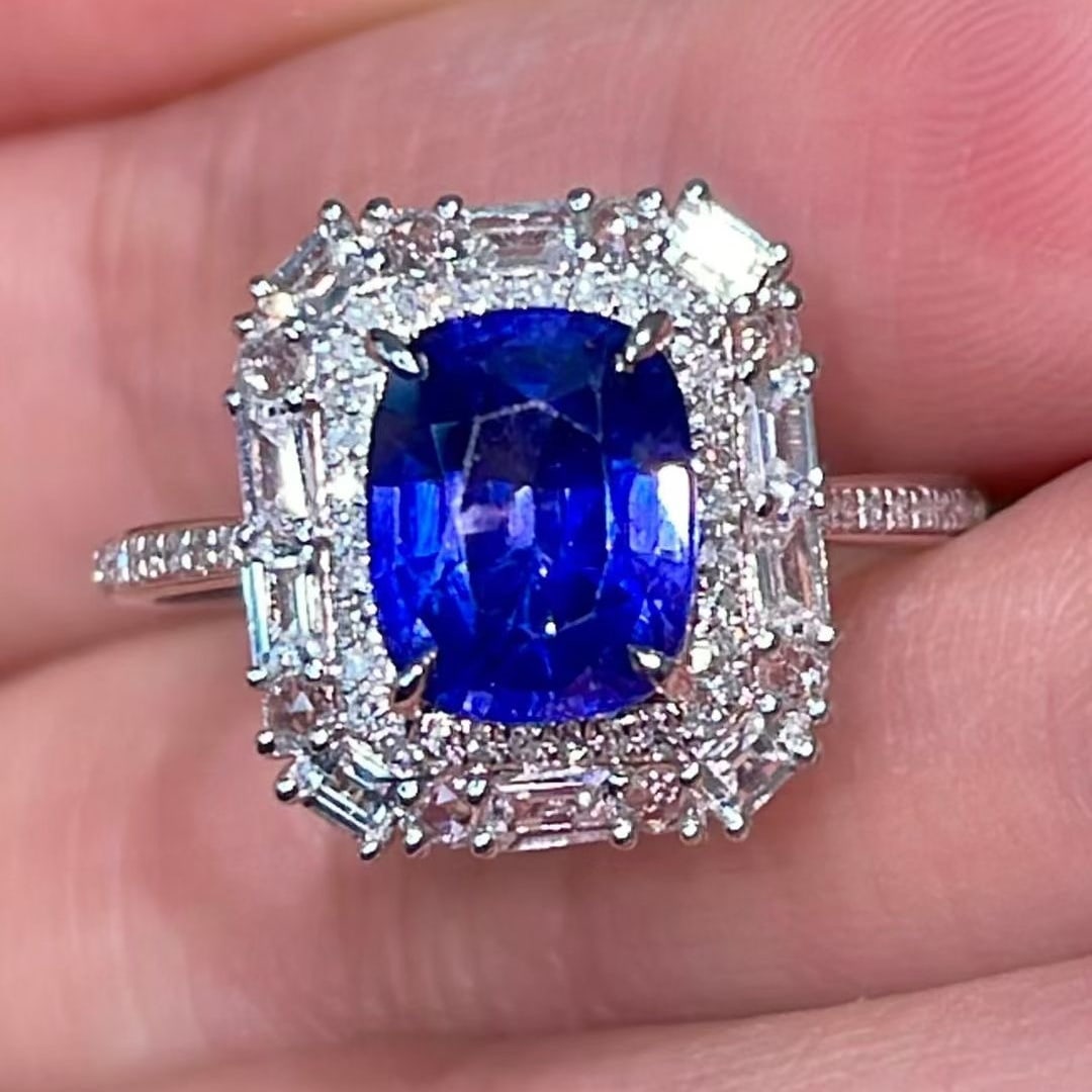 14k Gold 2.5 Ct Natural Sapphire & Diamond & Sapphire Ring - 5