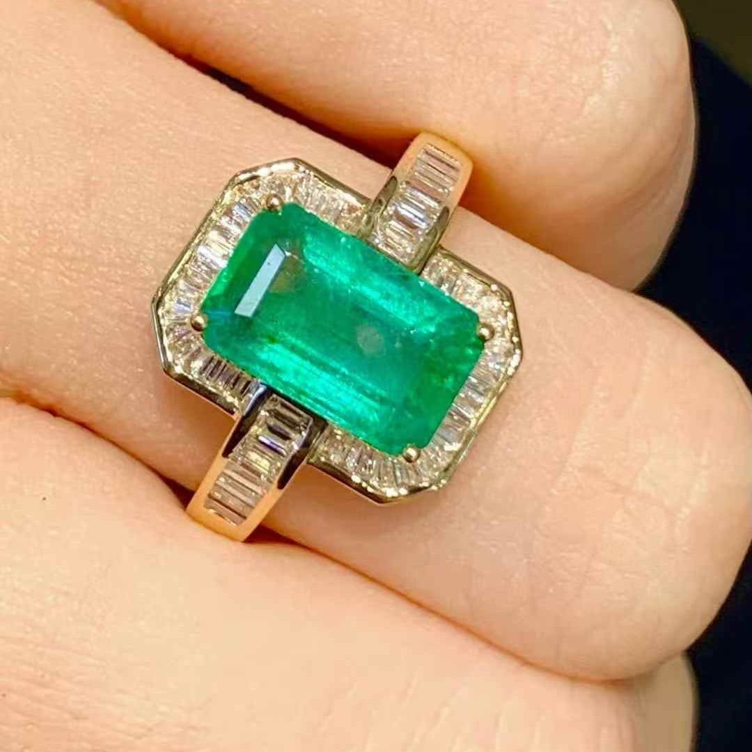 14k Gold 2.6 Ct Natural Emerald & Diamond Ring - 3