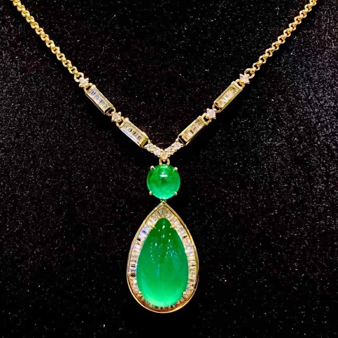 14k Gold 4.69 Ct Vivid Green Natural Emerald & Diamond Necklace - 3