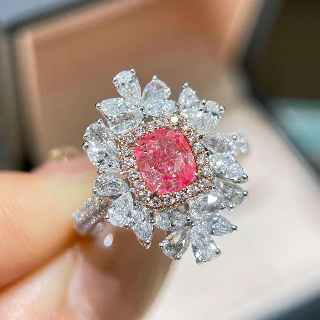 14k Gold 2.08 Ctw Natural Pink Diamond & Diamond Ring: Ref:231117136 // gold content:14k gold // ring size:7. 25us // // main gemstone:pink diamond // shape:cushion // carat weight:1. 01ct // color:pink // treatment:natural // // adjacent gemstone 2 : dia