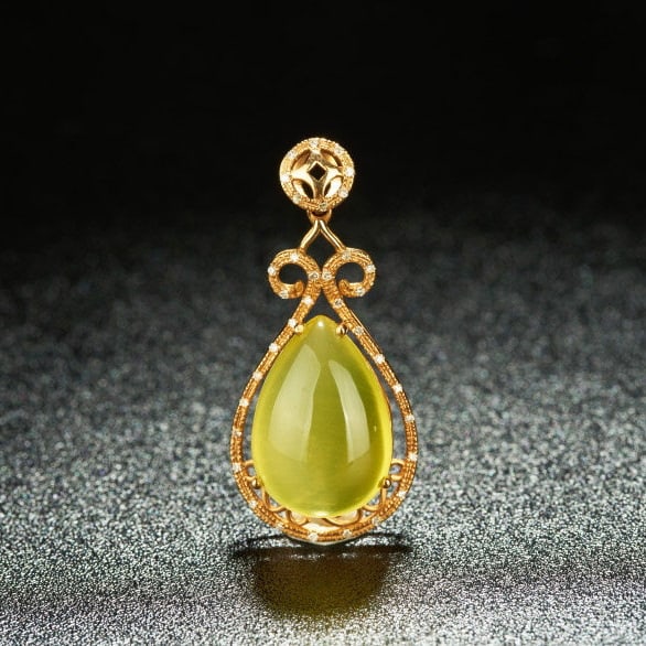 14k Gold 11.4 Ct Natural Prehnite & Diamond Pendant( Without Chain ): Ref:231117151 // gold content:14k gold // main gemstone:prehnite // shape:pear // carat weight:11. 4ct // color:yellow // treatment:natural // // adjacent gemstone 2 : diamond // shape:round //