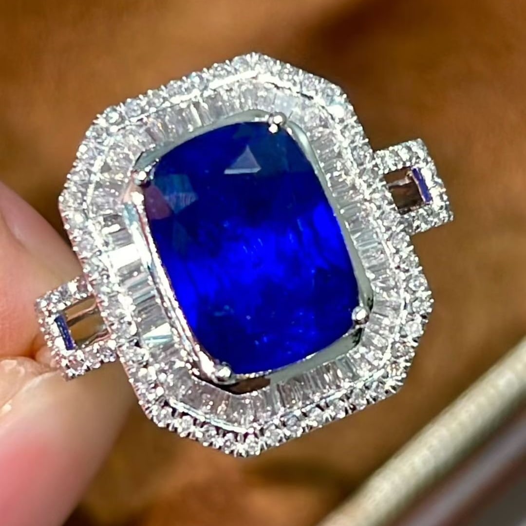 14k Gold 3.26 Ct Vivid Blue Natural Sapphire & Diamond Ring: Ref:231117164 // gold content:14k gold // ring size:7. 25us // // main gemstone:sapphire // shape:cushion // carat weight:3. 26ct // color:vivid blue // treatment:natural // // adjacent gemstone 2
