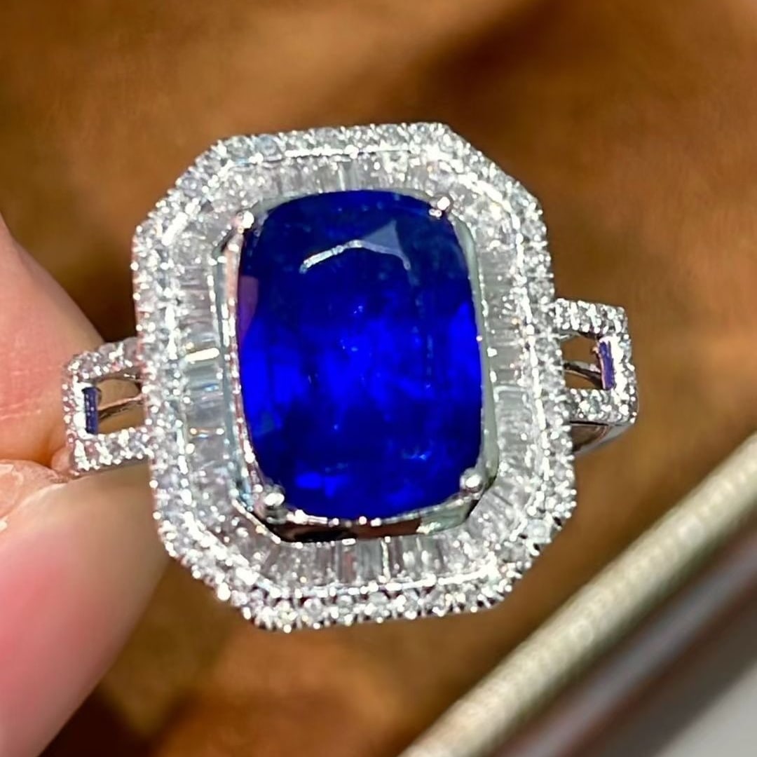 14k Gold 3.26 Ct Vivid Blue Natural Sapphire & Diamond Ring - 3