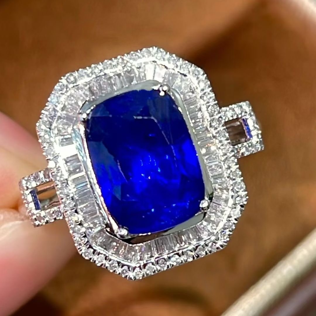 14k Gold 3.26 Ct Vivid Blue Natural Sapphire & Diamond Ring - 4