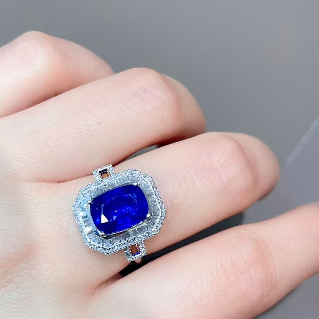 14k Gold 3.26 Ct Vivid Blue Natural Sapphire & Diamond Ring - 5