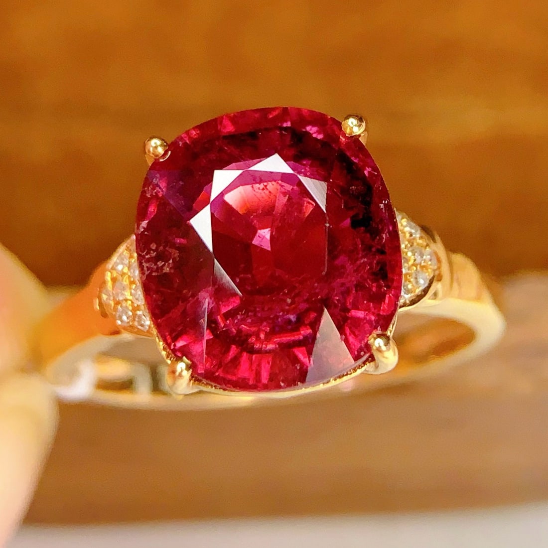 14k Gold 4.68 Ct Natural Tourmaline & Diamond Ring: Ref:231117195 // gold content:14k gold // ring size:7. 25us // // main gemstone:tourmaline // shape:cushion // carat weight:4. 68ct // color:red // treatment:natural // // adjacent gemstone 2 : diamon