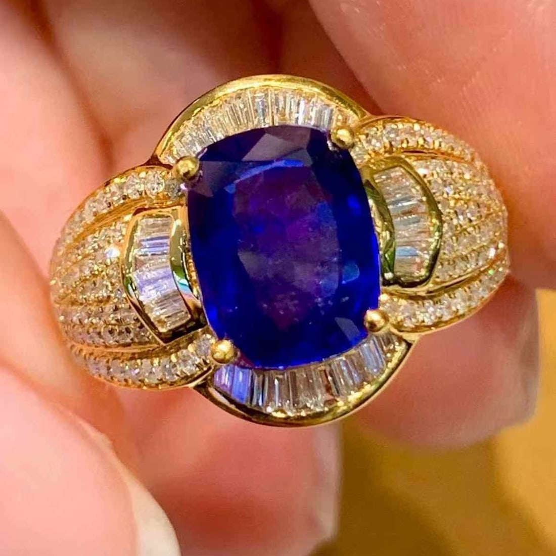 14k Gold 2.7 Ct Natural Sapphire & Diamond Ring: Ref:231117256 // gold content:14k gold // ring size:7. 25us // // main gemstone:sapphire // shape:cushion // carat weight:2. 7ct // color:blue // treatment:natural // // adjacent gemstone 2 :
