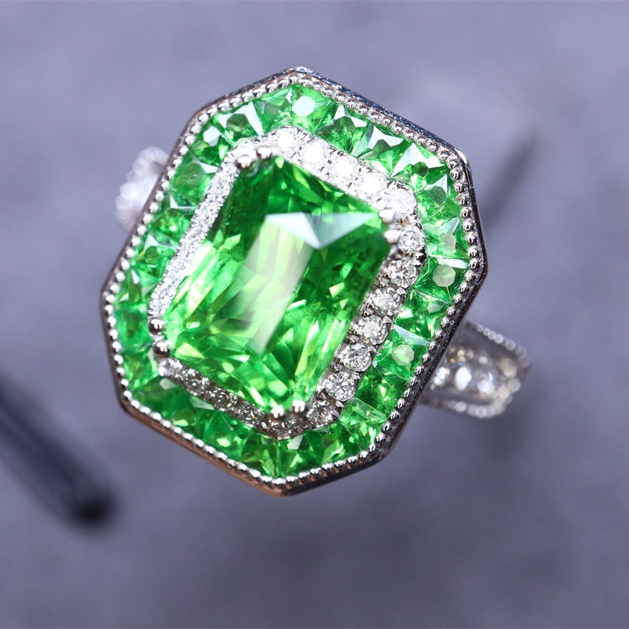 14k Gold 2.40 Ctw Natural Tsavorite & Diamond Ring - 4