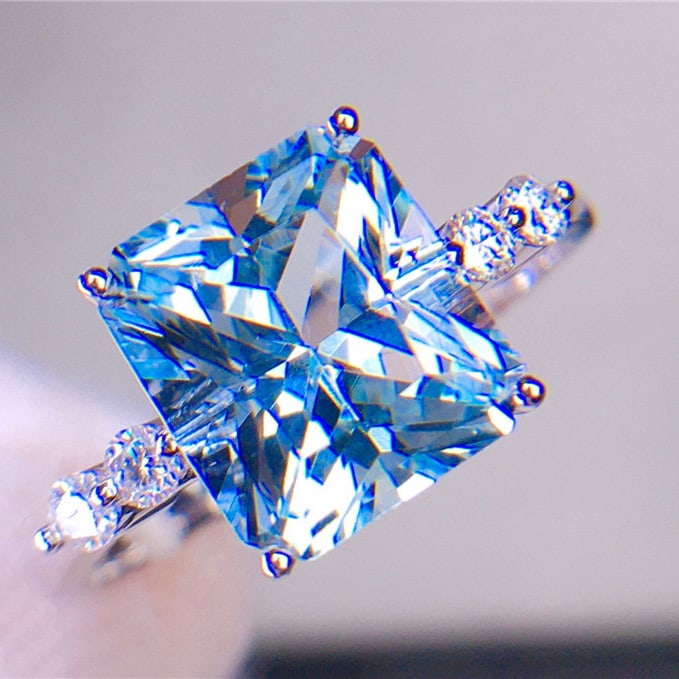 14k Gold 3.6 Ct Natural Aquamarine & Diamond Ring - 4