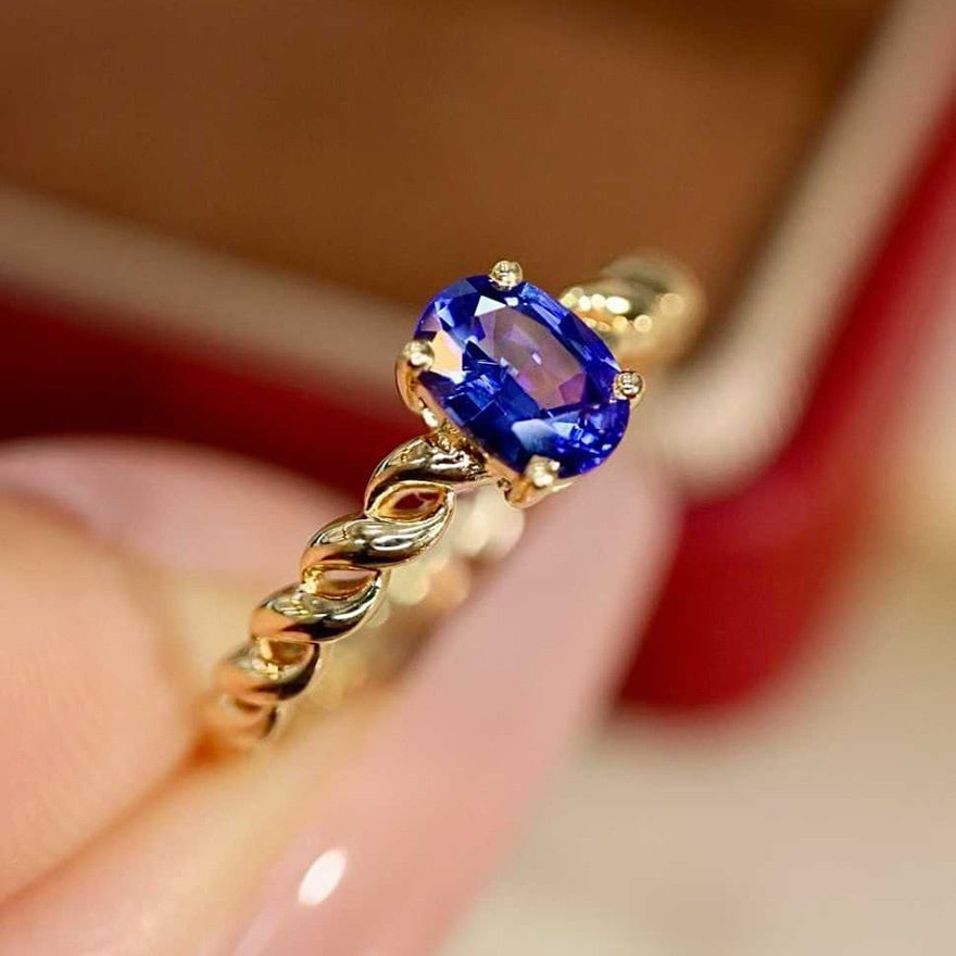 14k Gold 0.6 Ct Natural Sapphire Ring - 2