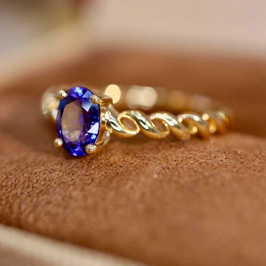 14k Gold 0.6 Ct Natural Sapphire Ring - 4