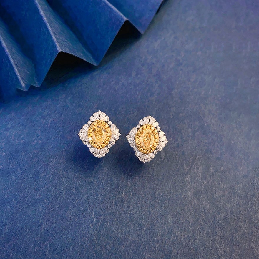14k Gold 2.50 Ctw Natural Yellow Diamond & Diamond Earrings: Ref:231118031 // gold content:14k gold // main gemstone:yellow diamond // shape:oval // carat weight:1. 40ct // color:yellow // treatment:natural // // adjacent gemstone 2 : diamond //