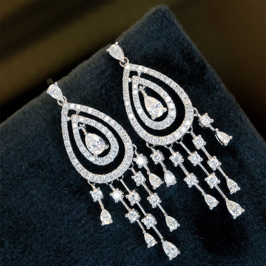 14k Gold 1.6 Ct Natural H Diamond Earrings: Ref:231118032 // gold content:14k gold // main gemstone:diamond // shape:multiple // carat weight:1. 6ct // clarity grade:vs-si // color:h // treatment:natural // Condition: New Low Estimate: 7800.00