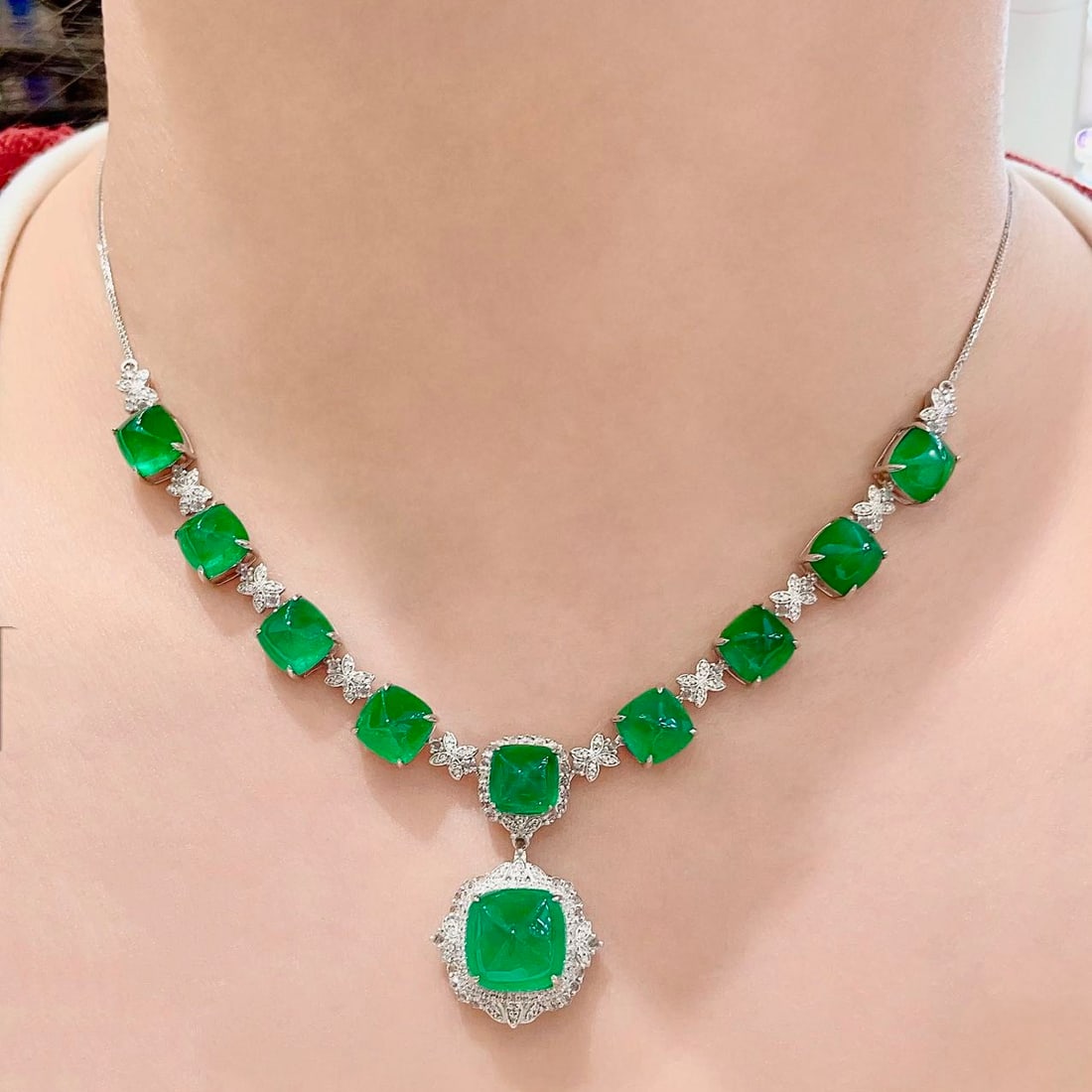 14k Gold 27.5 Ctw Vivid Green Natural Emerald & Diamond Necklace - 7