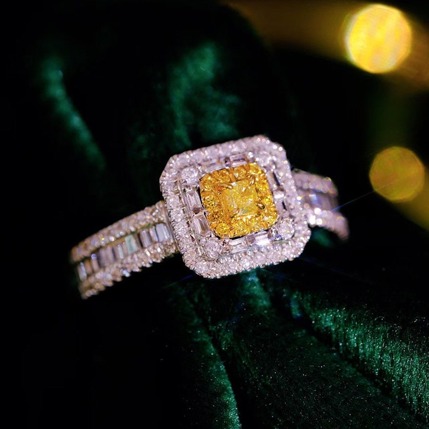 14k Gold 0.6 Ct Natural Color Diamond Ring - 4