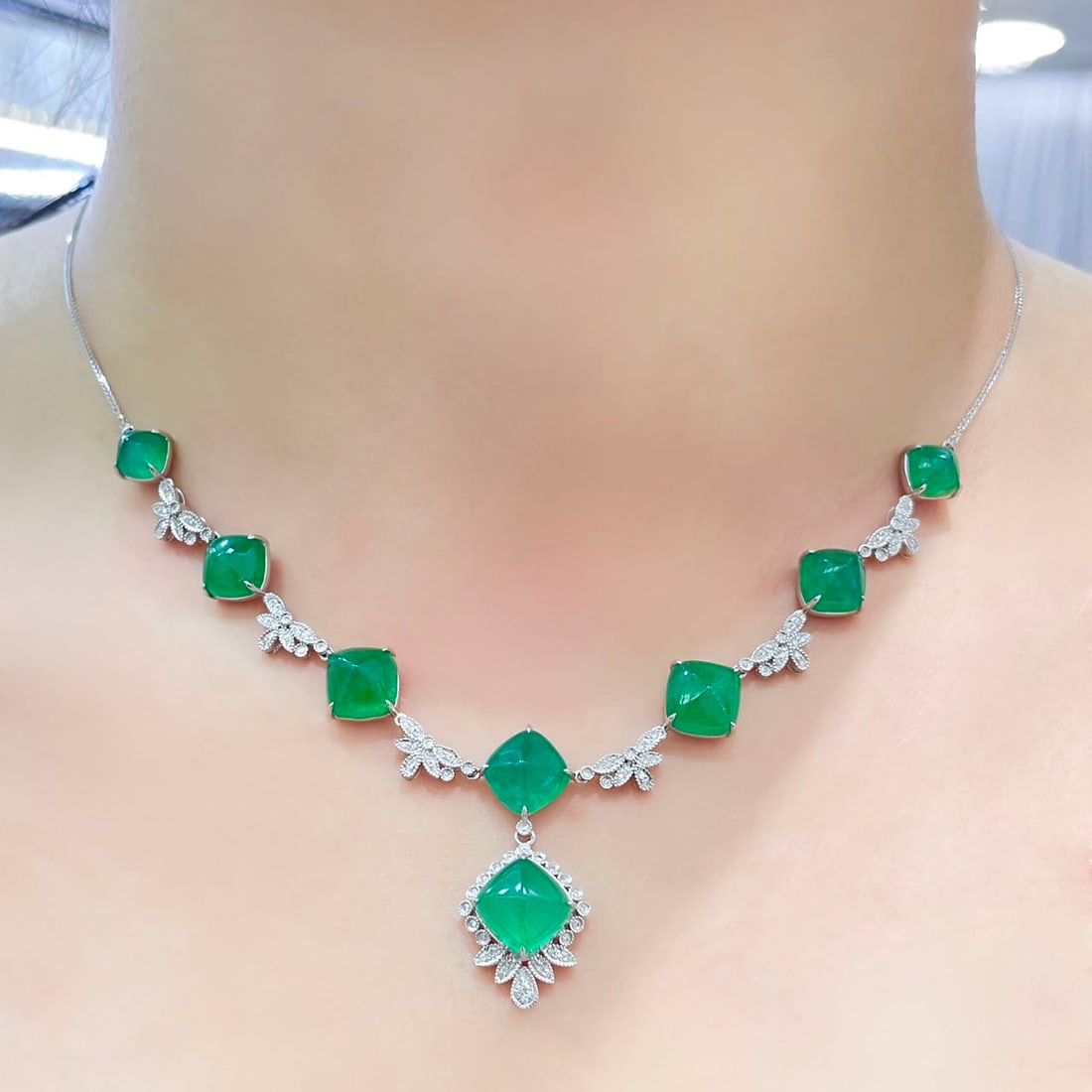 14k Gold 18.88 Ct Vivid Green Natural Emerald & Diamond Necklace - 6