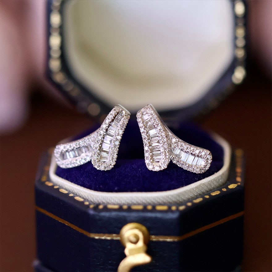 14k Gold 0.34 Ct Natural H Diamond Earrings: Ref:231118092 // gold content:14k gold // main gemstone:diamond // shape:multiple // carat weight:0. 34ct // clarity grade:vs-si // color:h // treatment:natural // Condition: NewLow Estimate: