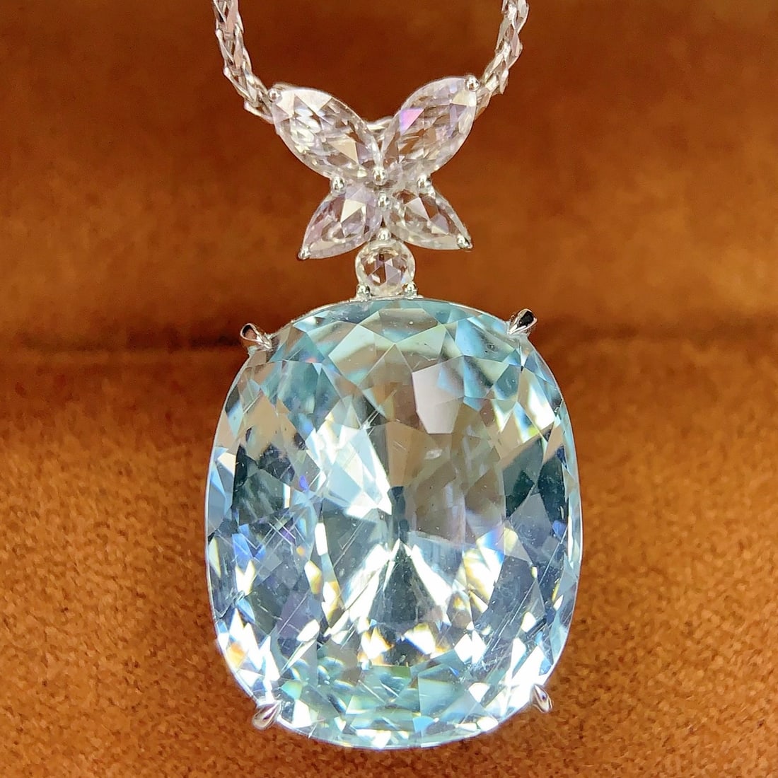 14k Gold 19.02 Ct Natural Aquamarine & Sapphire Pendant( Without Chain ): Ref:231118097 // gold content:14k gold // main gemstone:aquamarine // shape:oval // carat weight:19. 02ct // color:santa maria color // treatment:natural // // adjacent gemstone 2 : sapphire //