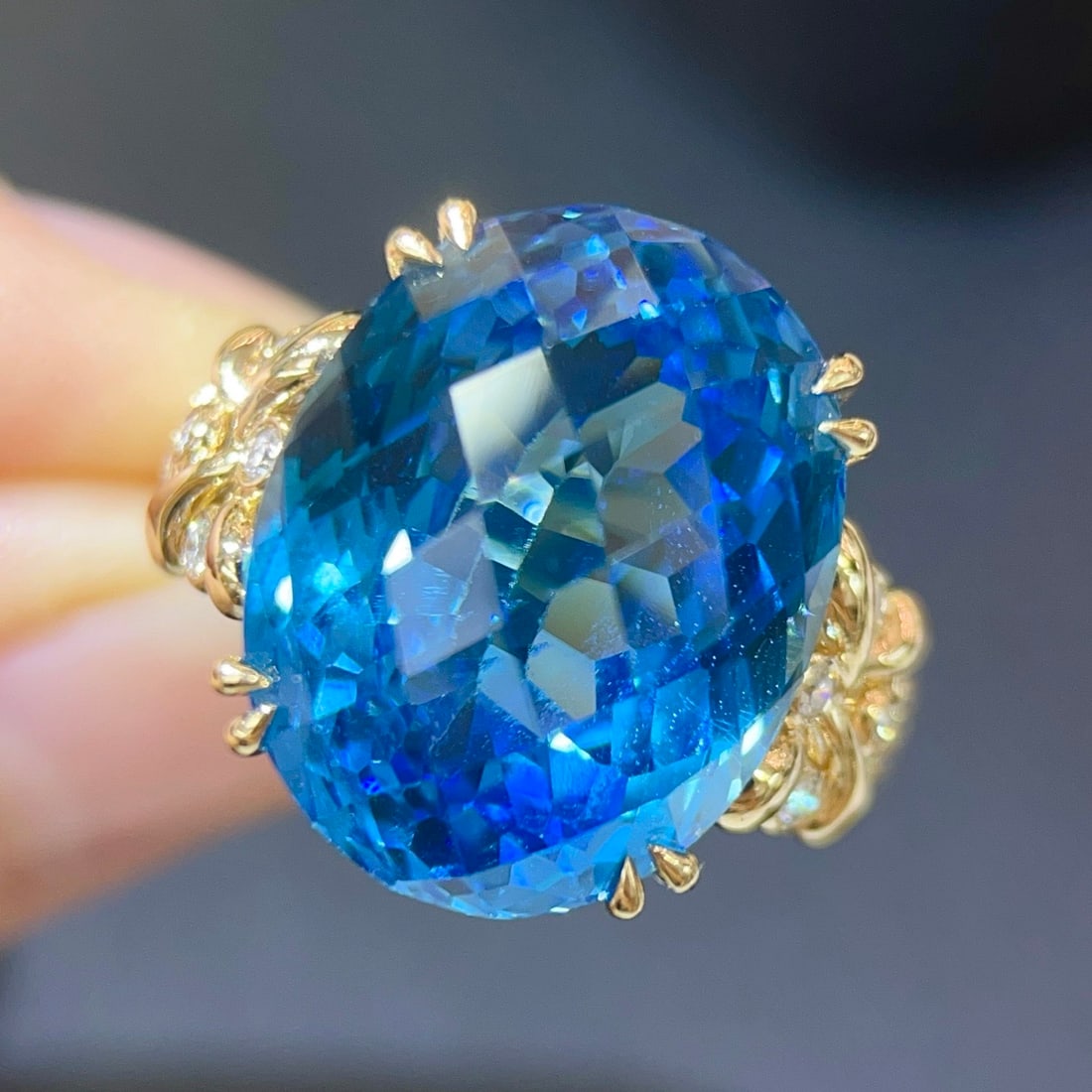 14k Gold 20.38 Ctw Natural Topaz & Diamond Ring - 2