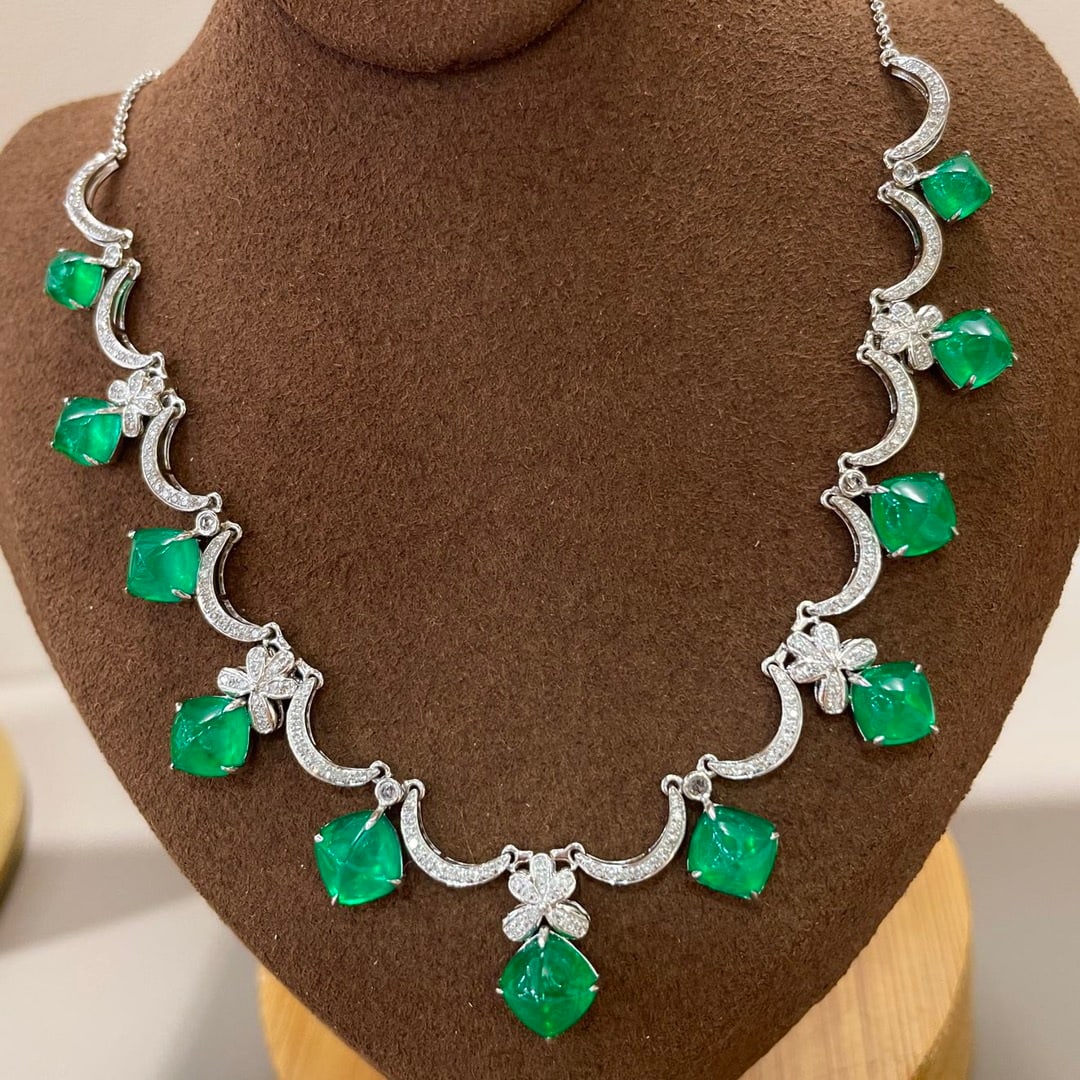 14k Gold 10.57 Ct Vivid Green Natural Emerald & Diamond & Sapphire Necklace - 3