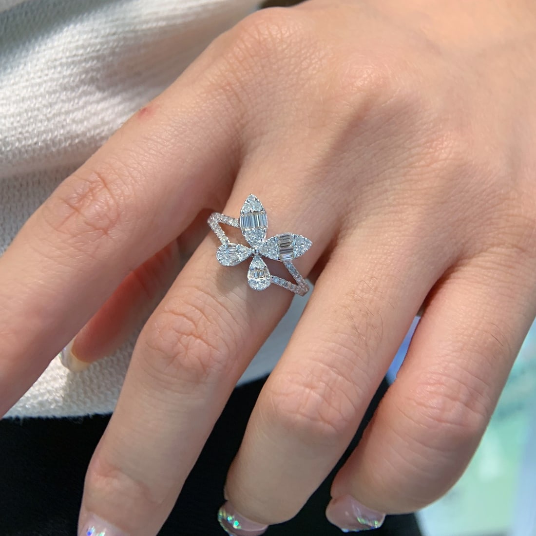 14k Gold 0.56 Ct Natural H Diamond Ring - 8