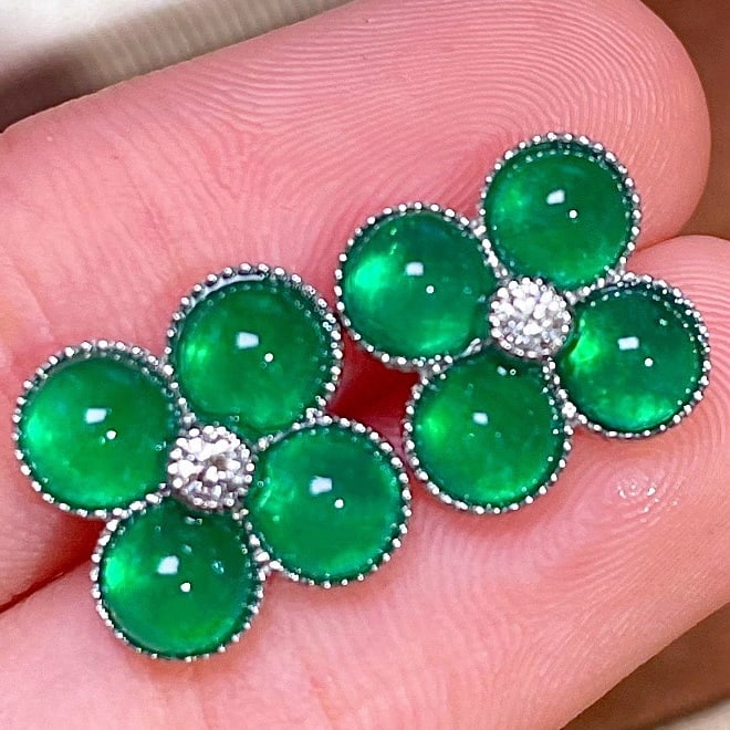 14k Gold 3.37 Ctw Natural Emerald & Diamond Earrings: Ref:231118149 // gold content:14k gold // main gemstone:emerald // shape:round // carat weight:3. 3ct // color:green // treatment:natural // cut grade:g // // adjacent gemstone 2 : diamond //