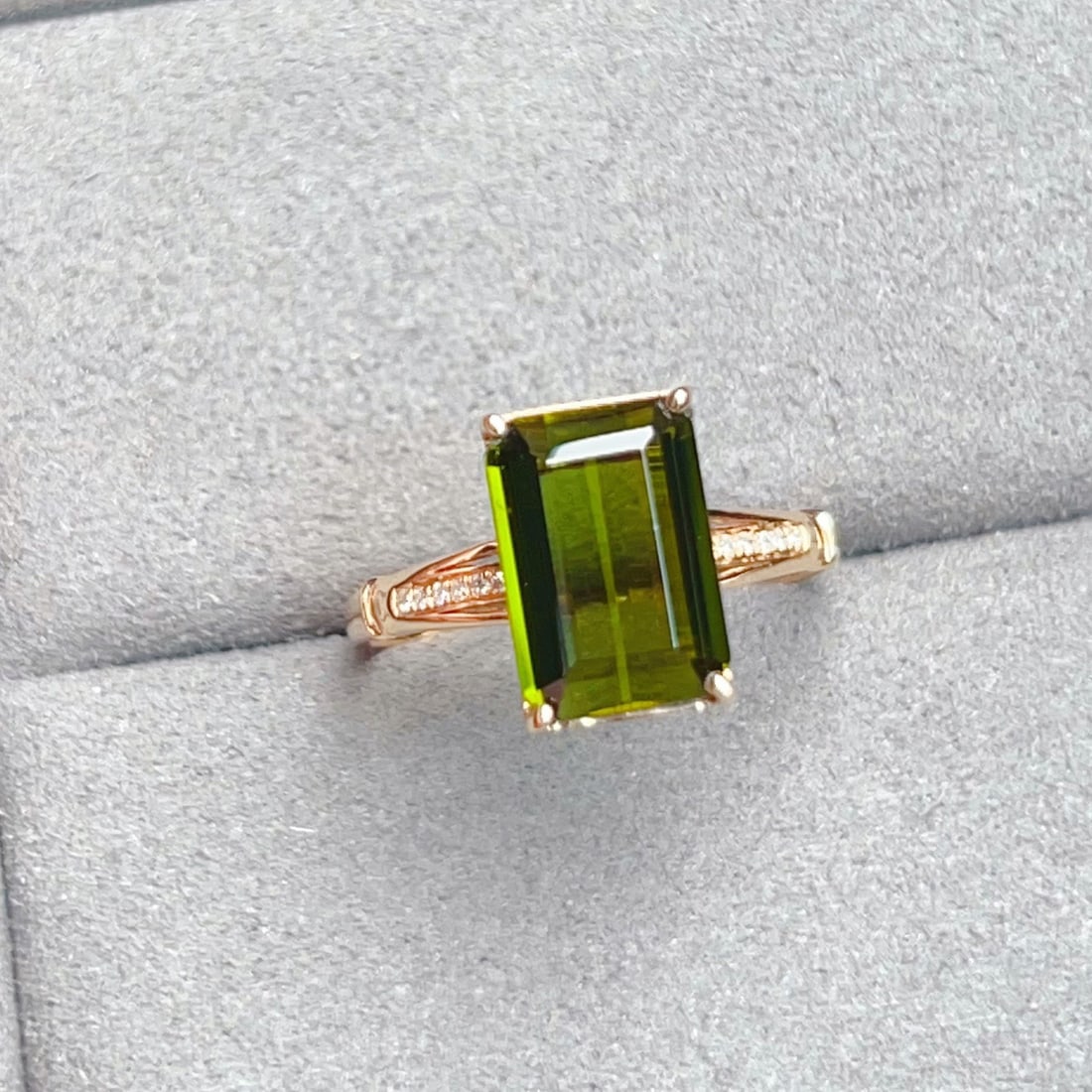 14k Gold 4.28 Ctw Natural Tourmaline & Diamond Ring: Ref:231118150 // gold content:14k gold // ring size:7. 25us // // main gemstone:tourmaline // shape:octagonal // carat weight:4. 25ct // color:green // treatment:natural // // adjacent gemstone 2