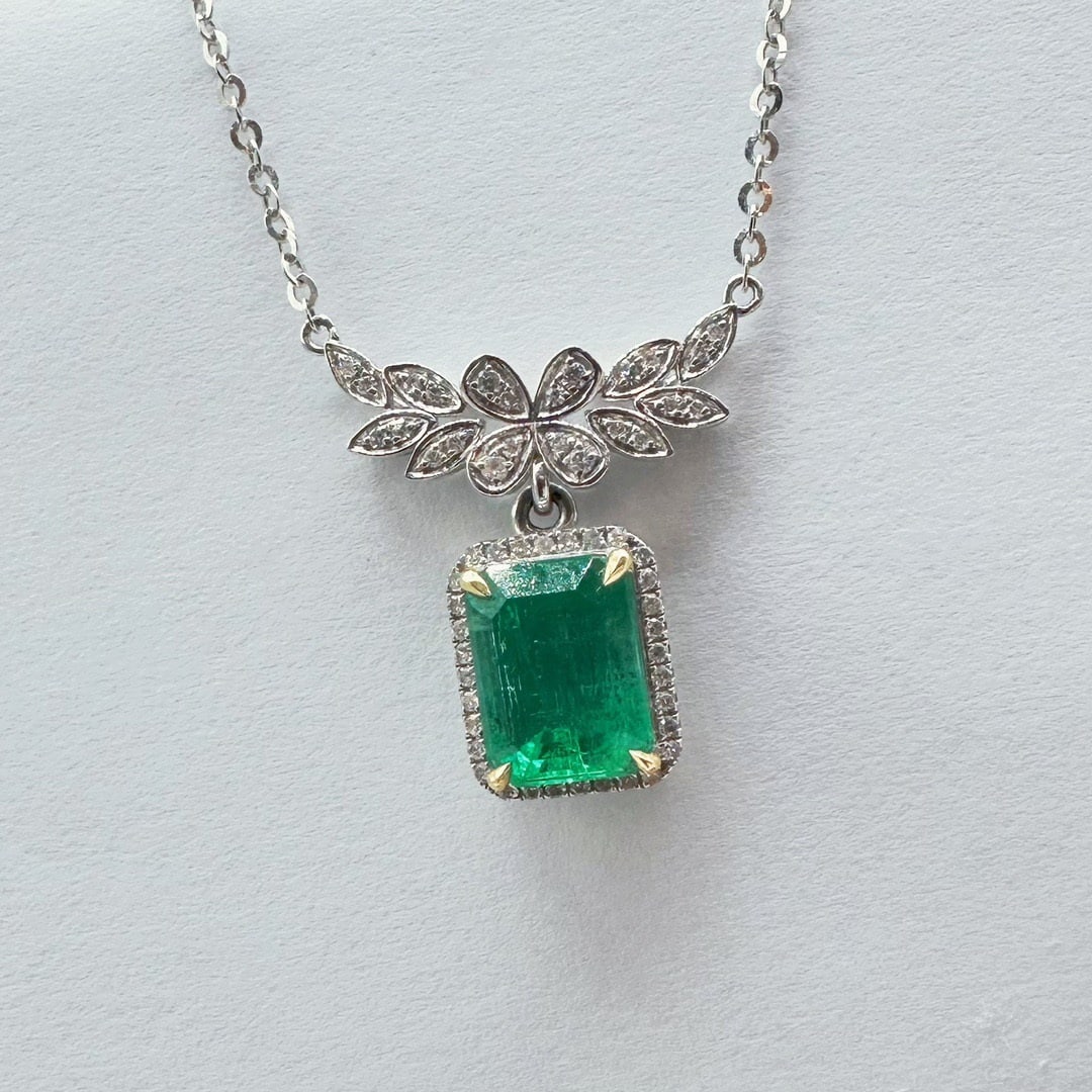 14k Gold 1.75 Ctw Natural Emerald & Diamond Necklace: Ref:231118152 // gold content:14k gold // main gemstone:emerald // shape:octagonal // carat weight:1. 58ct // color:green // treatment:natural // // adjacent gemstone 2 : diamond // shape:round //