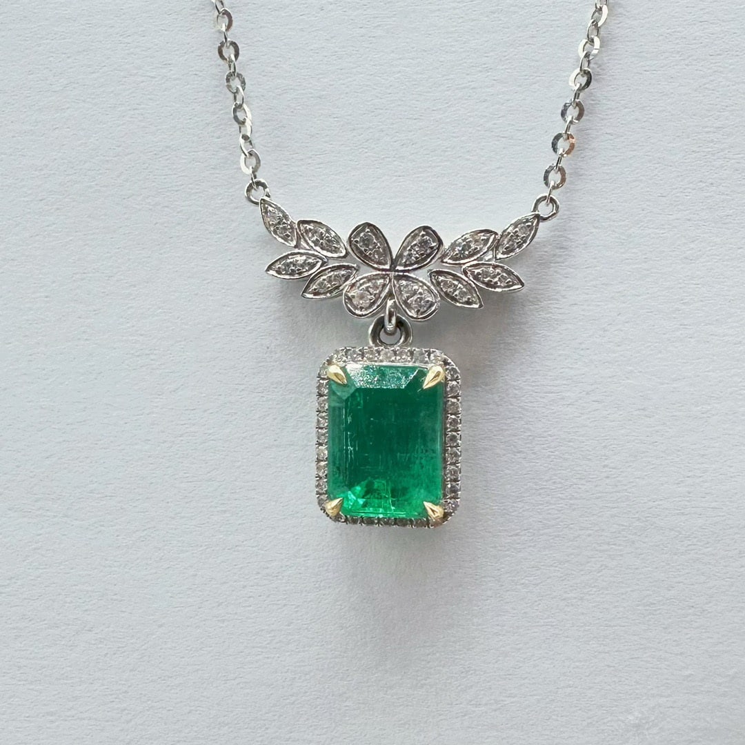 14k Gold 1.75 Ctw Natural Emerald & Diamond Necklace - 2