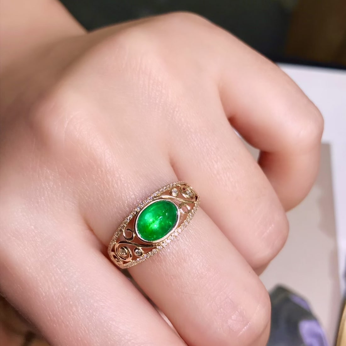 14k Gold 1.44 Ctw Vivid Green Natural Emerald & Diamond Ring - 4